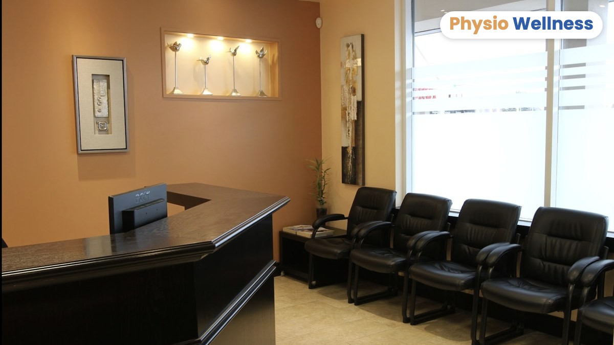 Comfortable waiting area at the Etobicoke physiotherapy clinic