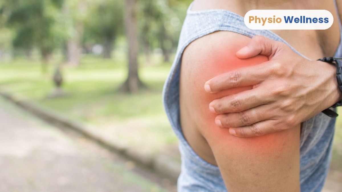 Person holding a painful shoulder from rotator cuff pain in Etobicoke